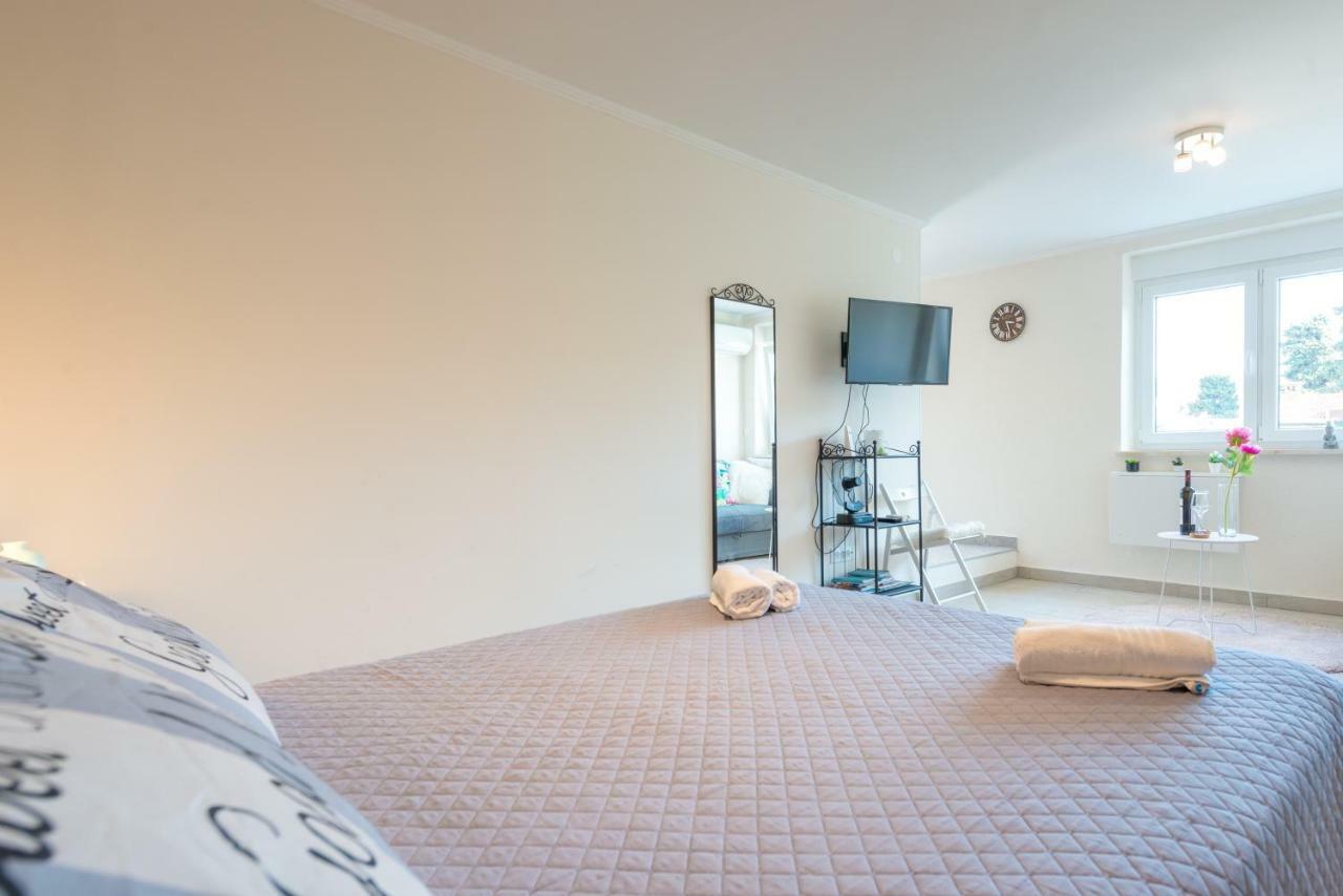 Brand New Studio With Terrace & Parking ดูบรอฟนิก ภายนอก รูปภาพ